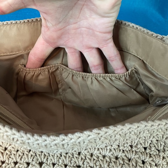 π The Sak Beige Crochet Shoulder Bag. Great Casual Bag. π - Picture 10 of 11